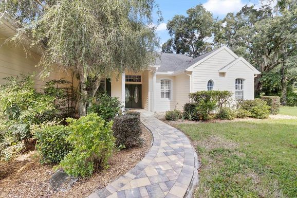 6 WOODLEE COURT N
