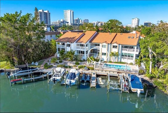862 HUDSON AVENUE UNIT 862