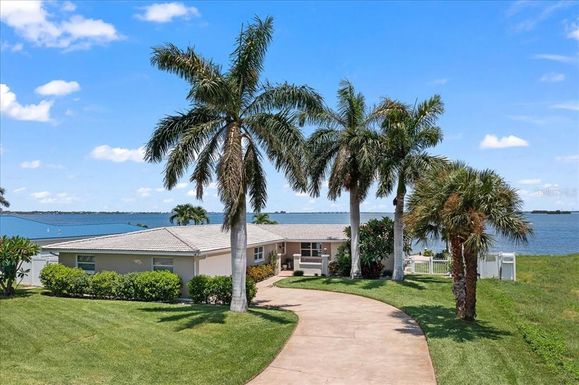 17 COUNTRY CLUB ROAD