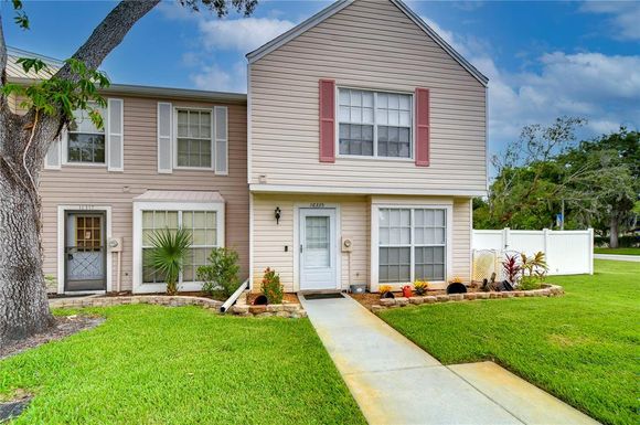 16335 RAMBLING VINE DRIVE W