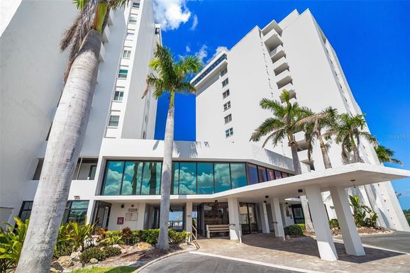 19 WHISPERING SANDS DRIVE UNIT 302