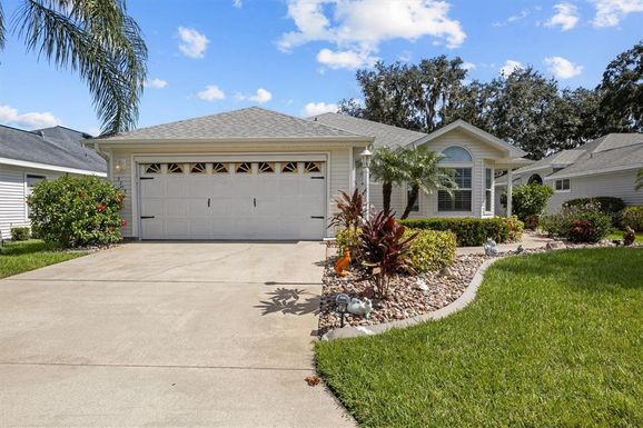 3215 E PEBBLE CREEK DRIVE