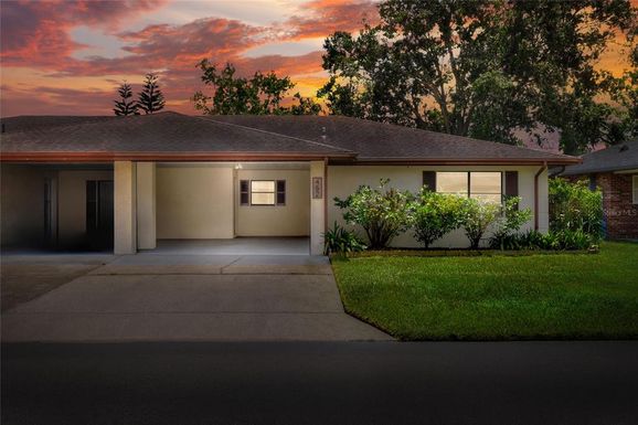 462 LAKE CAROLYN CIRCLE