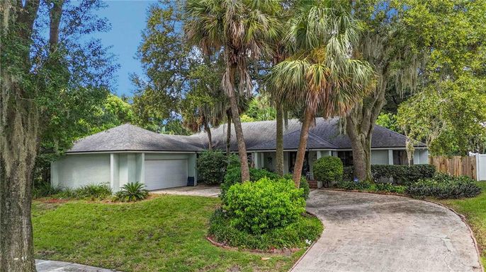 939 VERSAILLES CIRCLE