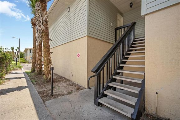 638 GOLDEN RAINTREE PLACE