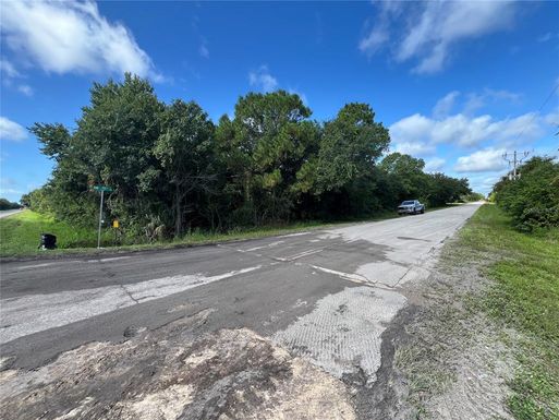 NE 3RD CIRCLE W UNIT A