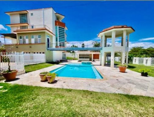 Urb. El Monte CALLE G UNIT 151-A