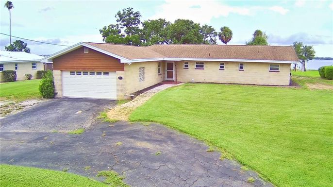 823 N LAKE REEDY BOULEVARD