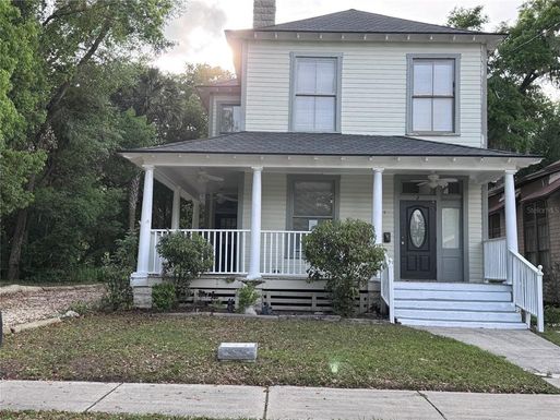 114 NE TUSCAWILLA AVENUE