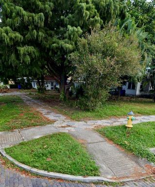 2555 BURLINGTON AVENUE N