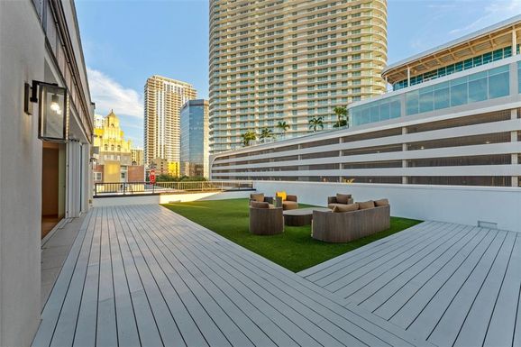 465 CENTRAL AVENUE UNIT 301