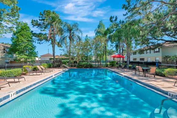 562 GOLDEN RAINTREE PLACE