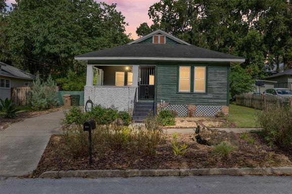 223 NE TUSCAWILLA AVENUE