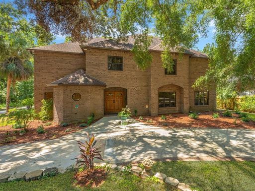 902 RIVER RAPIDS AVENUE