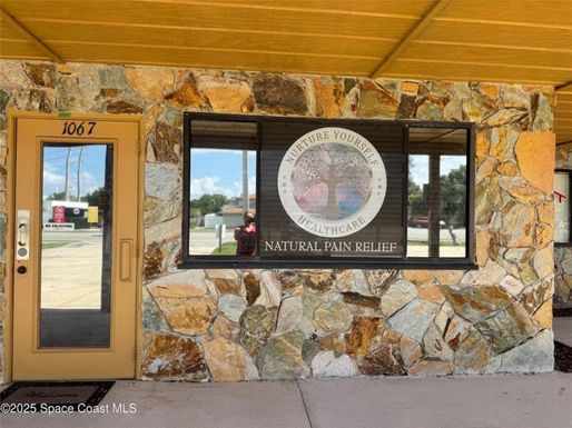 1067 CHENEY HIGHWAY UNIT 8