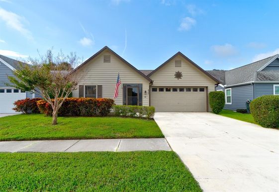 832 PINE SHORES CIRCLE