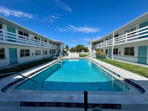 215 CIRCLE DRIVE UNIT 18