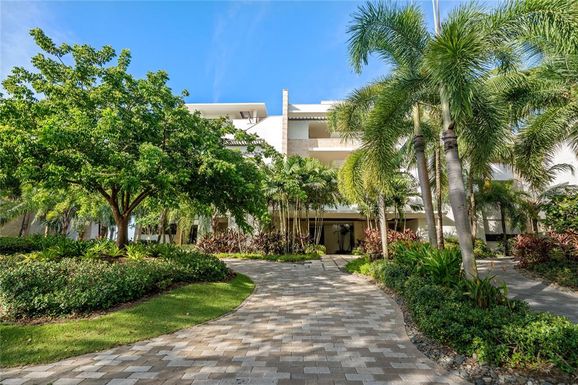 200 Dorado Beach Drive 3731 WEST BEACH, A RITZ-CARLTON RESIDENCES UNIT 3731