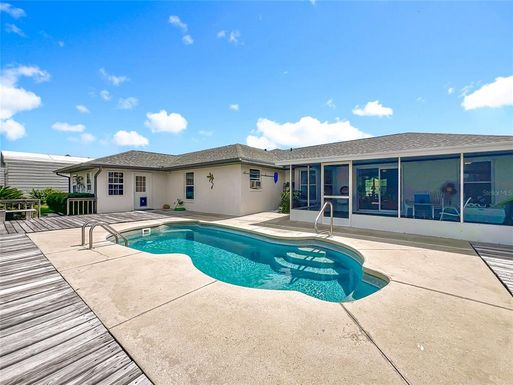 22163 SW EDGEWATER BOULEVARD