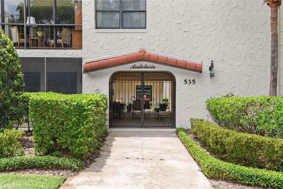535 N INTERLACHEN AVENUE UNIT 305