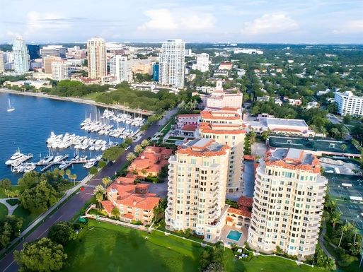 555 5TH AVENUE NE UNIT 833