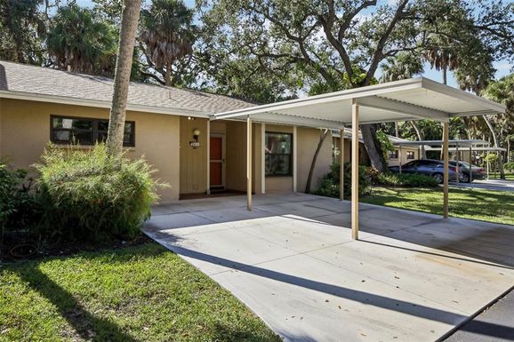 4720 VILLAGE GARDENS DRIVE UNIT 128