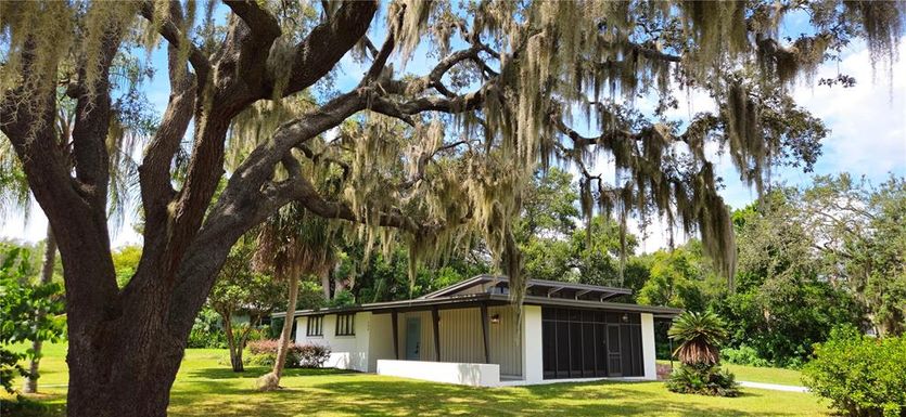 126 E CYPRESS AVENUE