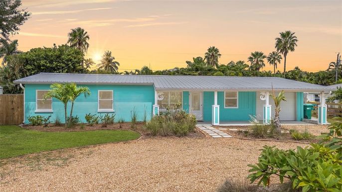 320 AVENIDA DE LA VISTA VISTA