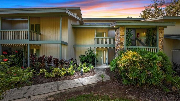 553 MAPLE LEAF COURT UNIT 553