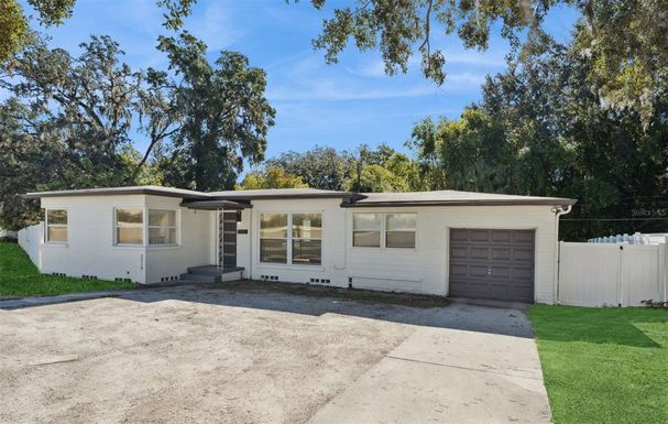 2210 E ANDERSON STREET