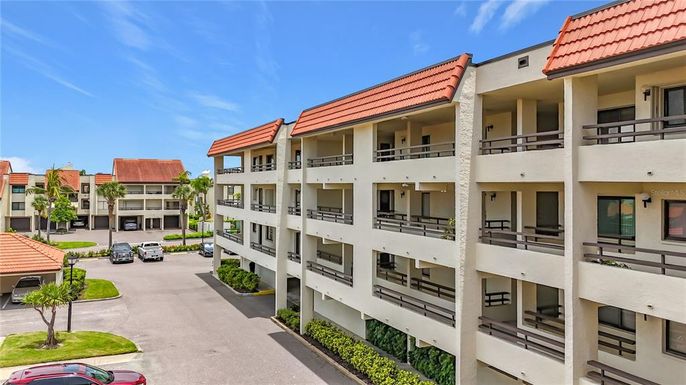 106 1ST STREET E UNIT 306