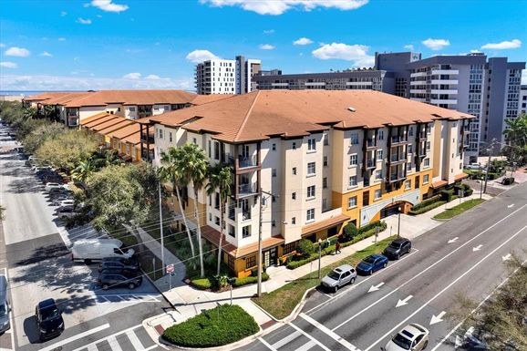 200 4TH AVENUE S UNIT 417