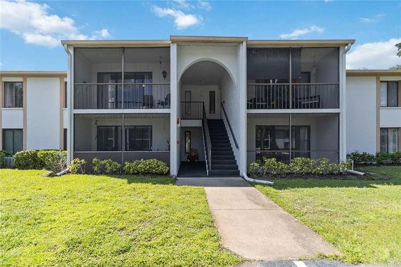 952 COURTYARD LANE UNIT 32-c