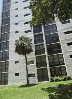 17021 N BAY ROAD UNIT 220