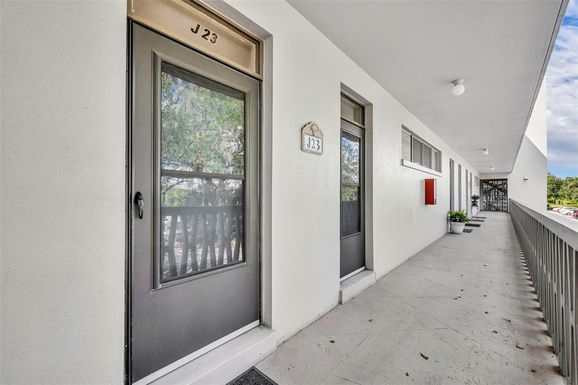 700 MELROSE AVENUE UNIT J  23