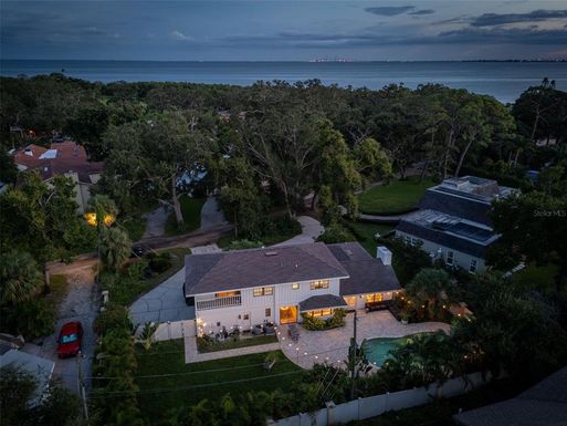 1835 SERPENTINE DRIVE S