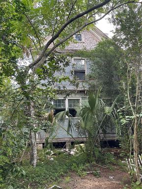 401 OLD SCHOOL HOUSE ROAD E