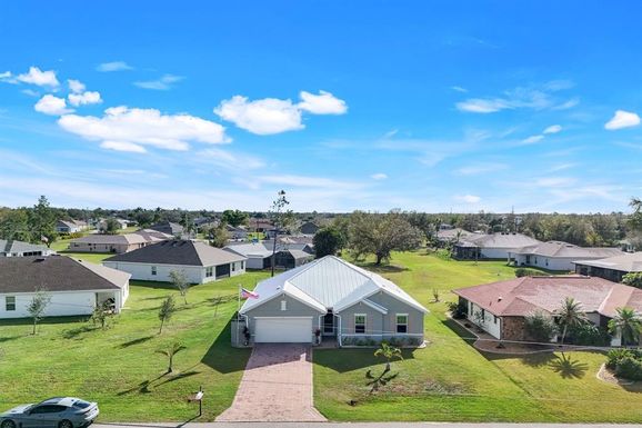 566 CORRIENTES CIRCLE