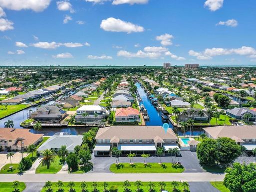 902 SW 48TH TERRACE UNIT 105