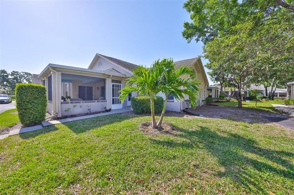 1140 GOLFVIEW WOODS DRIVE