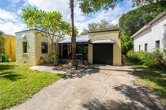 2208 COUNTRY CLUB ROAD