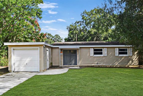 206 E LAKE BRANTLEY DRIVE