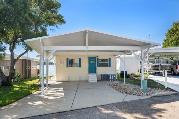 13 BLUE QUILL CIRCLE