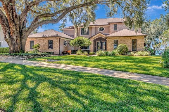 1910 BRANTLEY CIRCLE