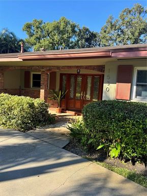 1530 COUNTRY CLUB ROAD N