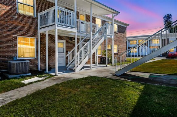 4507 9TH STREET W UNIT E1