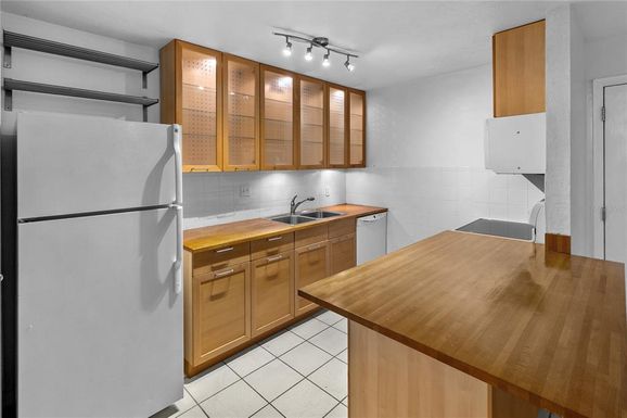 1015 SW 9TH STREET UNIT D2