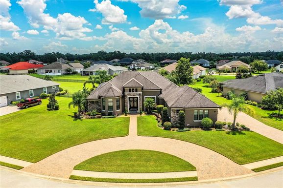 3913 GRANDEFIELD CIRCLE