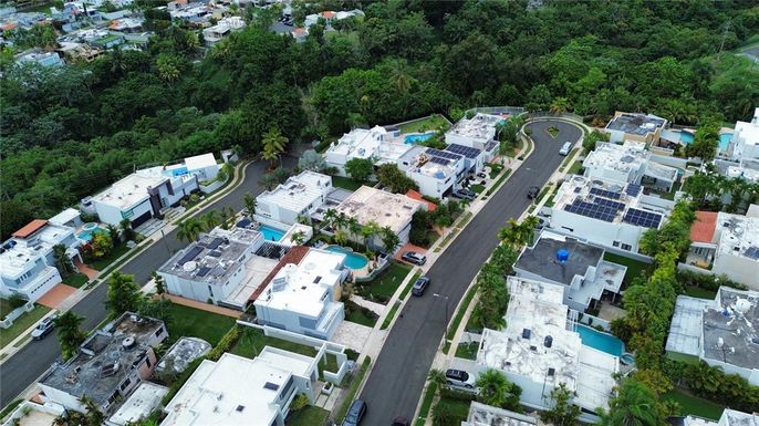 33 Calle Niza, San Juan, PASEOS LAS BRISAS, CALLE NIZA 33