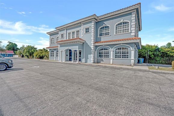 1825 COLONIAL BOULEVARD